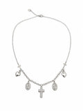 Collana argentata con croci, cuori sacri e medaglie