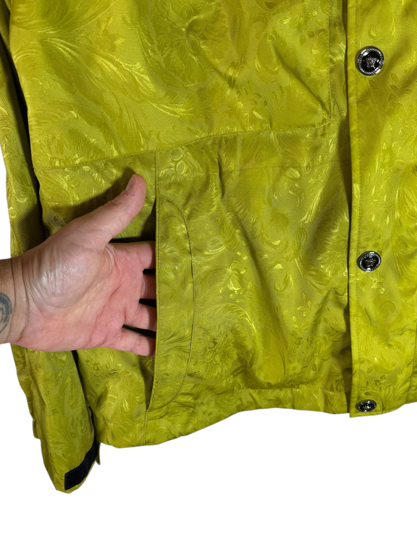 Giacca Versace Milano gialla con motivo Barocco tono su tono – Taglia 48