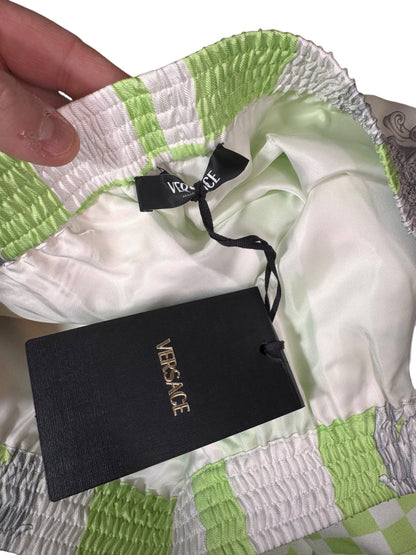 Shorts Versace in seta stampata verde, nuovi con cartellino, Made in Italy