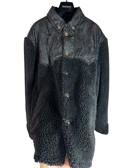 Giacca Versace nera in eco shearling con inserti jacquard