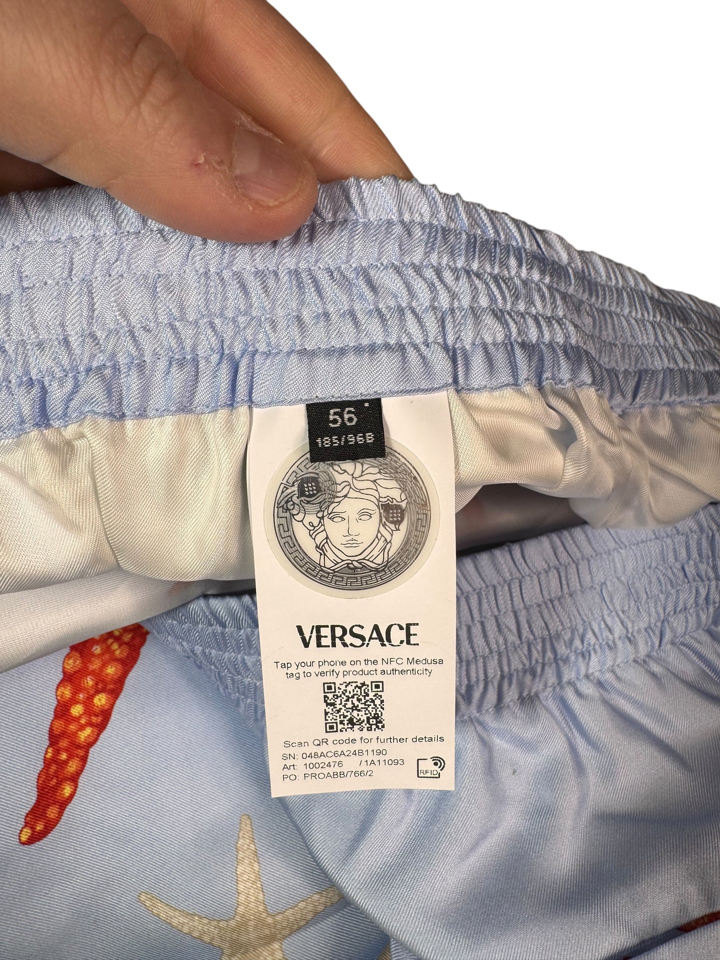 Shorts Versace in seta stampa marina azzurro, nuovi con cartellino