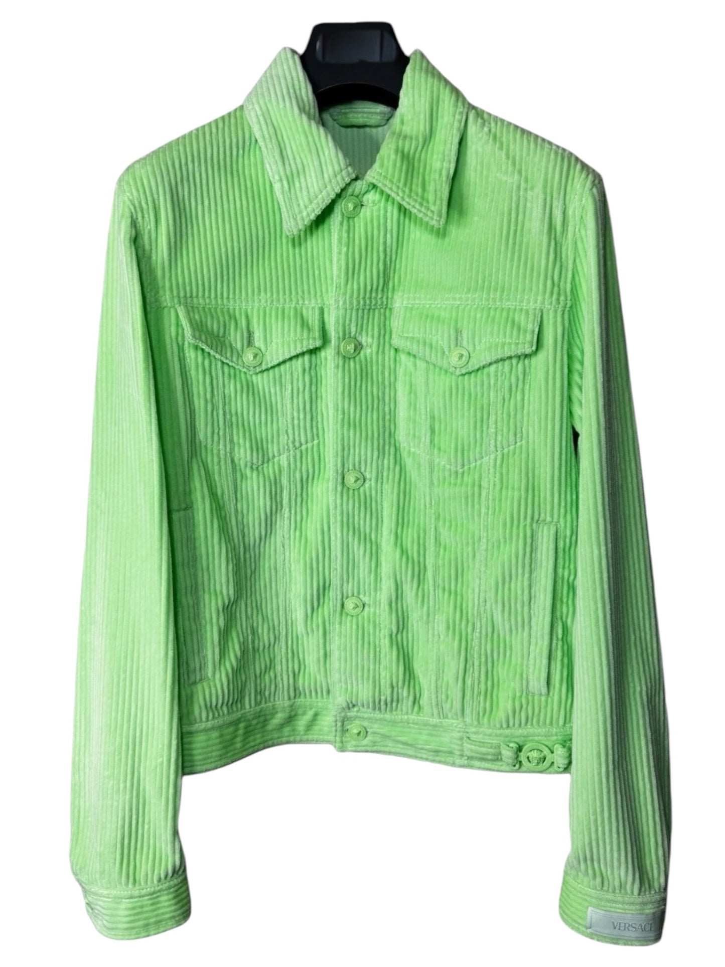 Giacca Versace in velluto a coste verde lime con bottoni

Medusa - Made in Italy.