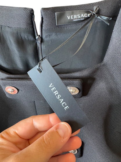Abito mini nero Versace con bottoni Medusa – Taglia IT 48, Nuovo con etichette