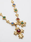Collana dorata con croce e charms multicolor