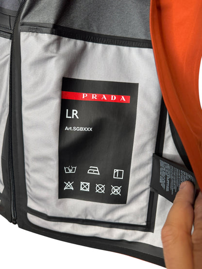 Gilet Tecnico Prada Uomo – Rosso e Nero, Taglia M