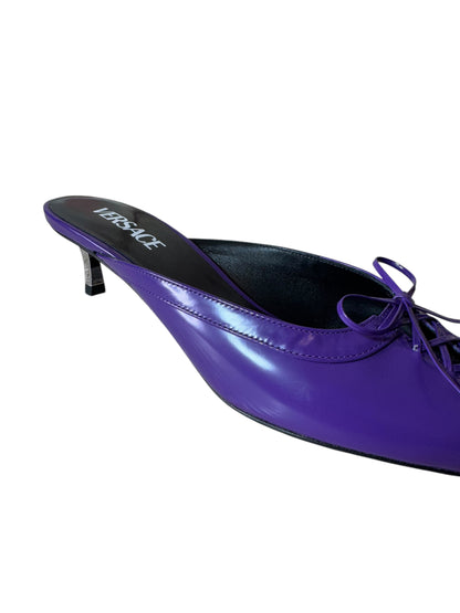 Versace Mules in Vernice Viola con Lacci e Tacco in Metallo – Taglia 40
