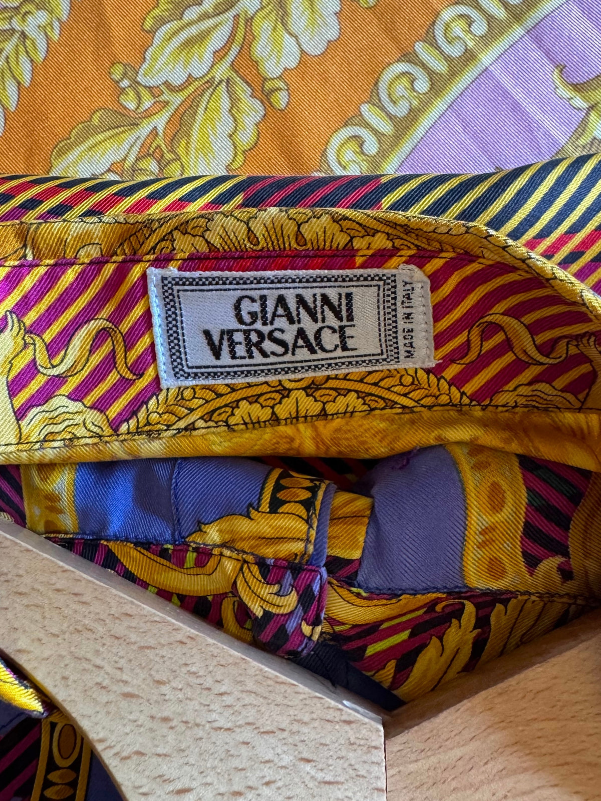 Camicia Gianni Versace Vintage in Seta – Barocco e Check Multicolor — foto 3