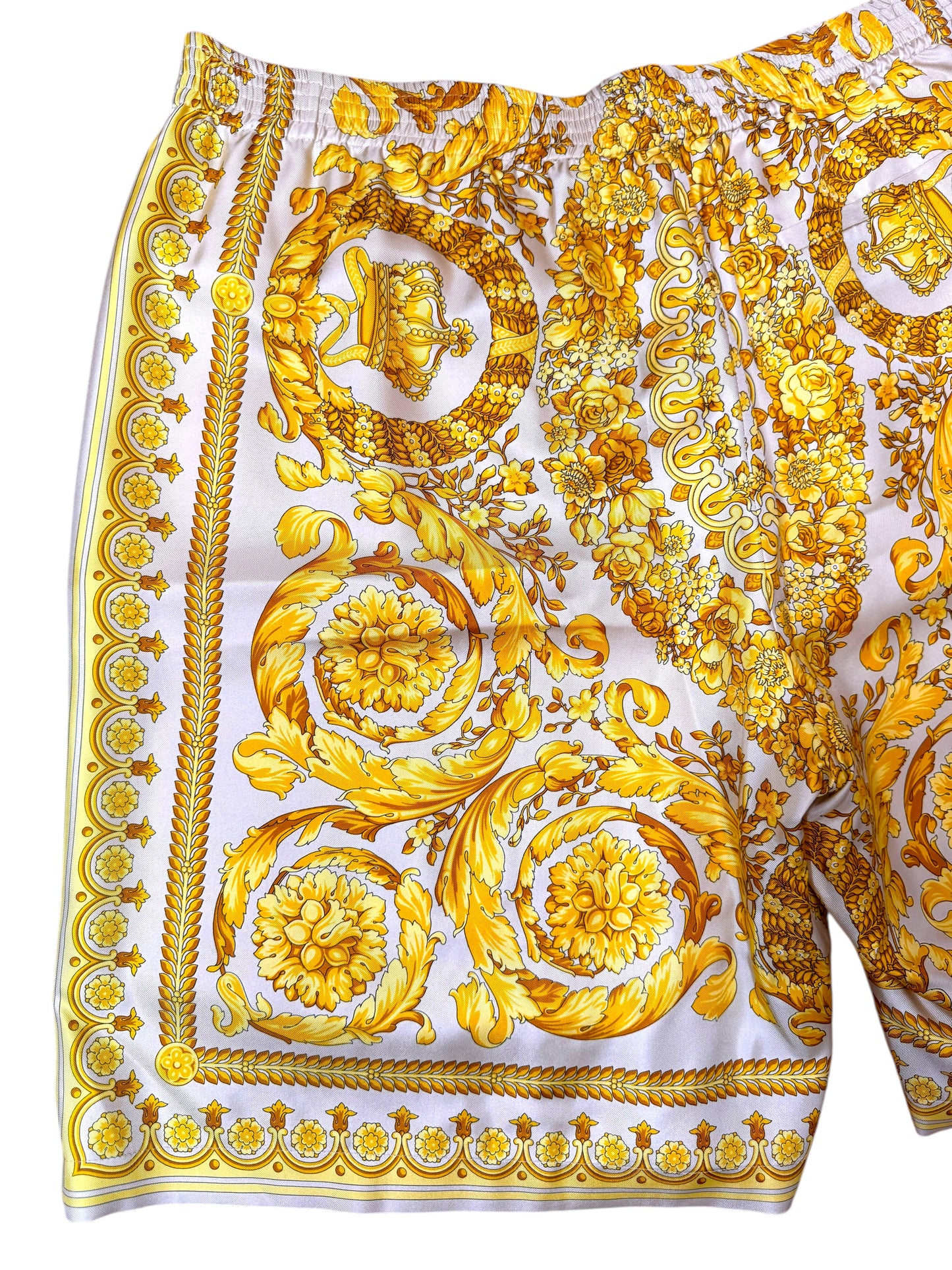 Shorts Versace in seta stampa barocca oro su bianco, nuovi con cartellino