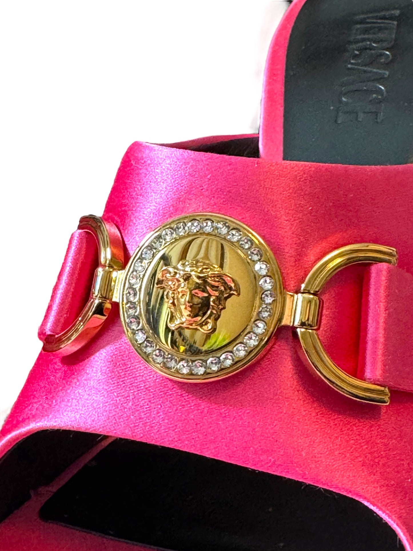 Versace Mules Donna Fucsia in Satin con Logo Medusa – Tacco Alto – Made in Italy