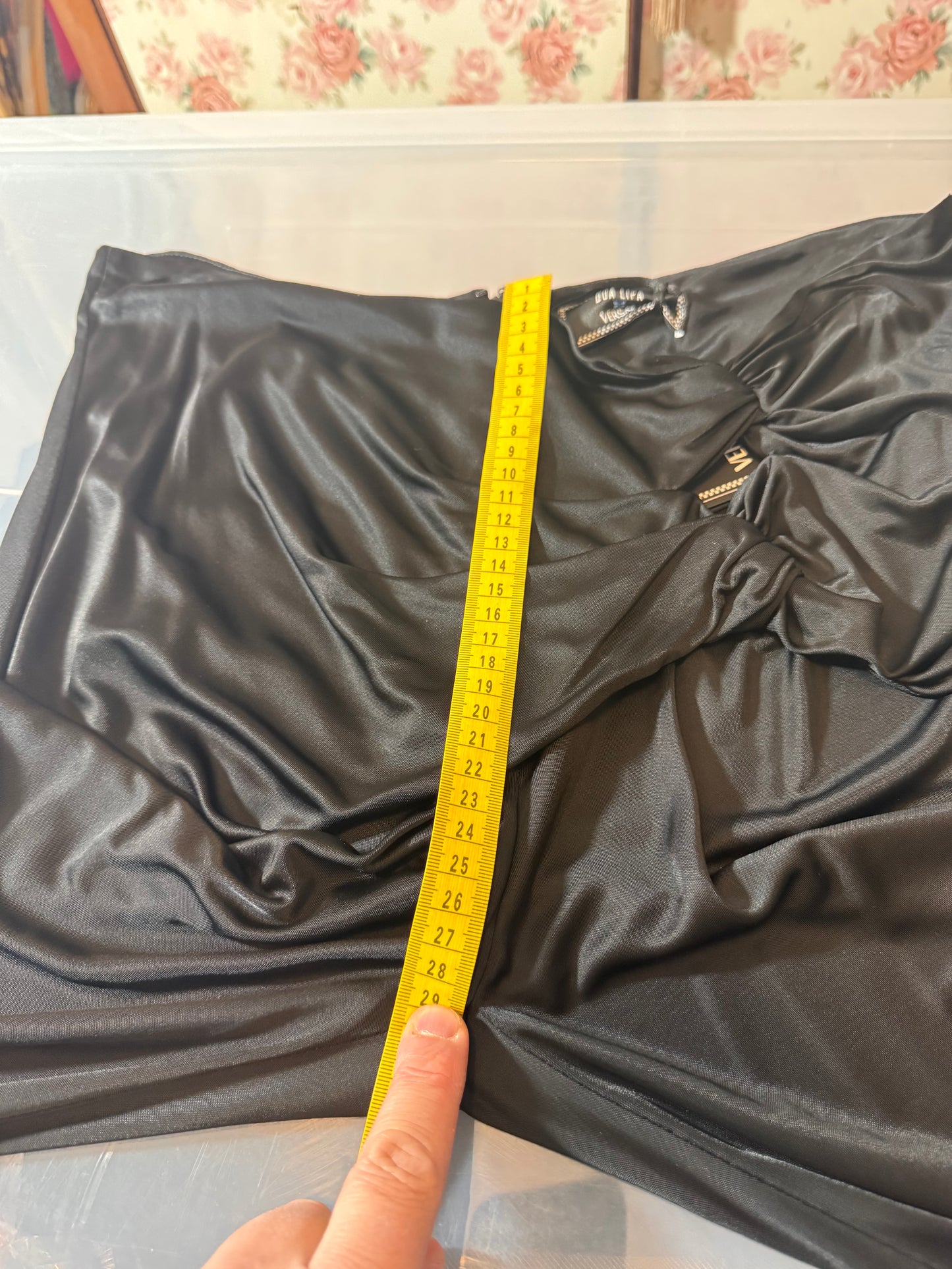 Versace x Dua Lipa pantaloni flare neri in viscosa vita drappeggiata 40 IT — foto 11