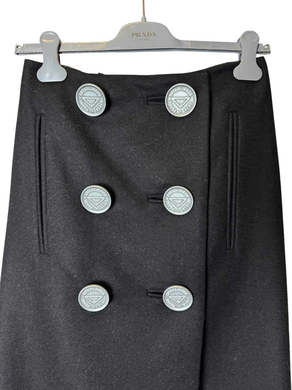Prada Gonna a Vita Alta con Bottoni Iconici — foto 2