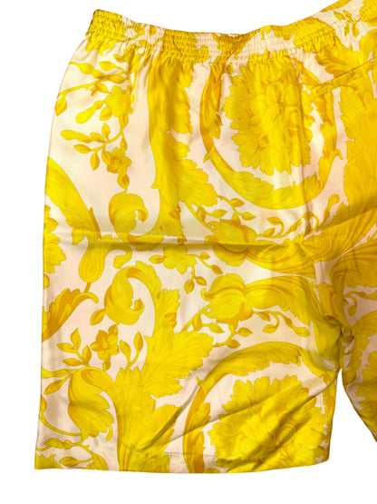 Shorts Versace in seta gialla stampa barocca, nuovi con cartellino