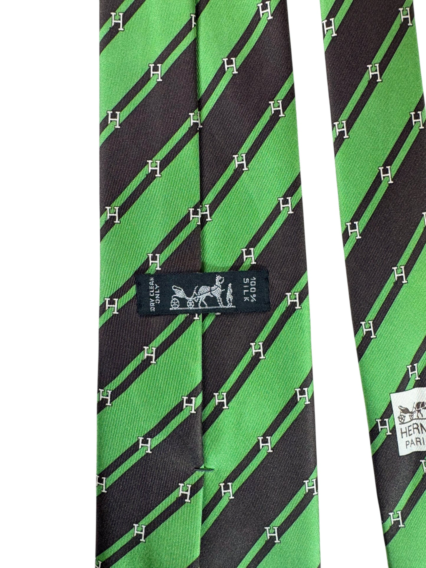 Cravatta Hermès Paris Vintage in Seta – Righe Diagonali Verde/Nero – Logo “H” – Made in France