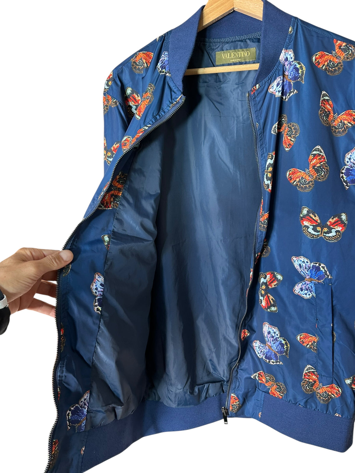 Bomber uomo Valentino blu con farfalle multicolore