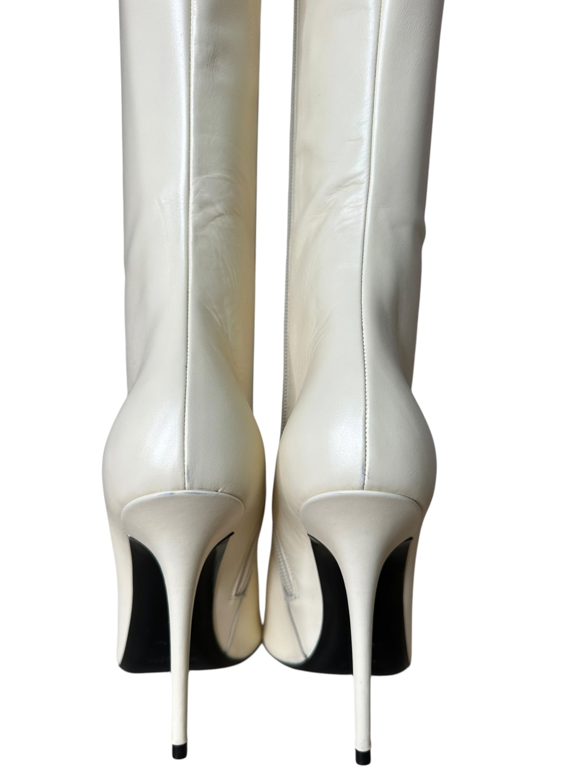 Stivali Saint Laurent in pelle color burro, taglia 39 – dettaglio tacchi