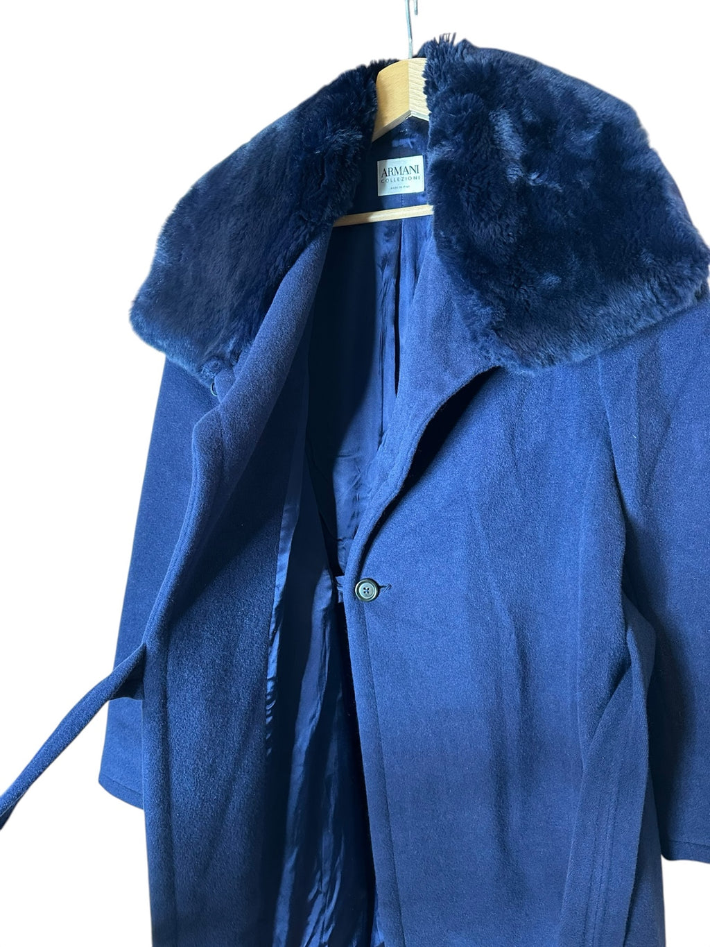 Cappotto Armani Collezioni blu scuro con collo in pelliccia rimovibile