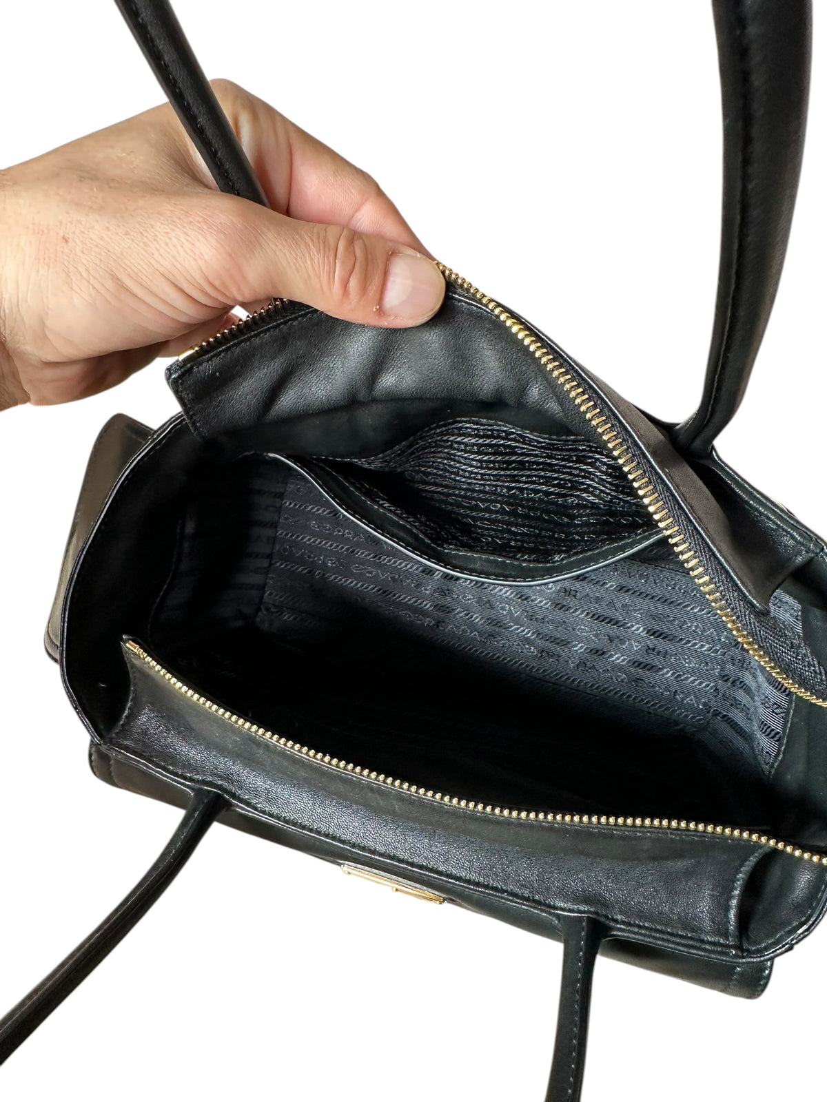 Prada Tote Explore – interno con fodera logata