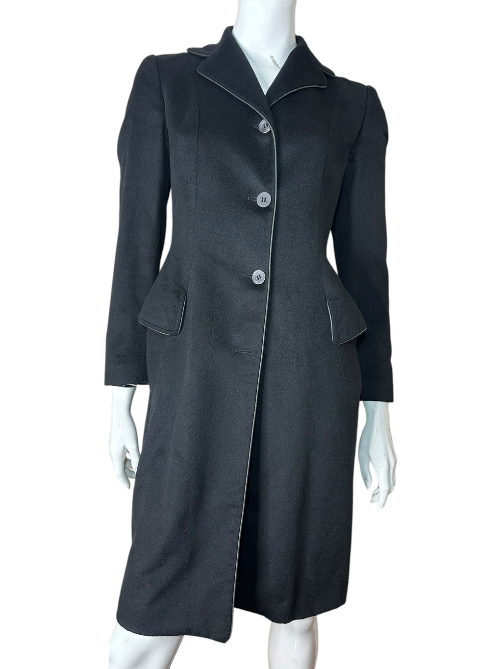 Cappotto Antonio Berardi nero sagomato con profili a contrasto