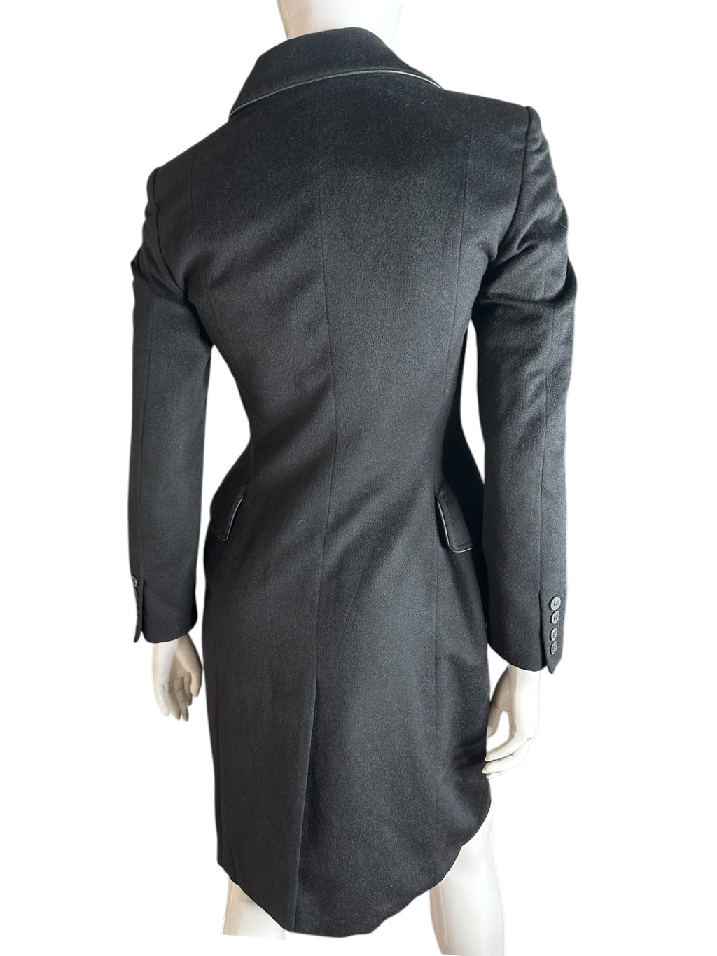 Antonio Berardi – retro e dettagli del cappotto nero