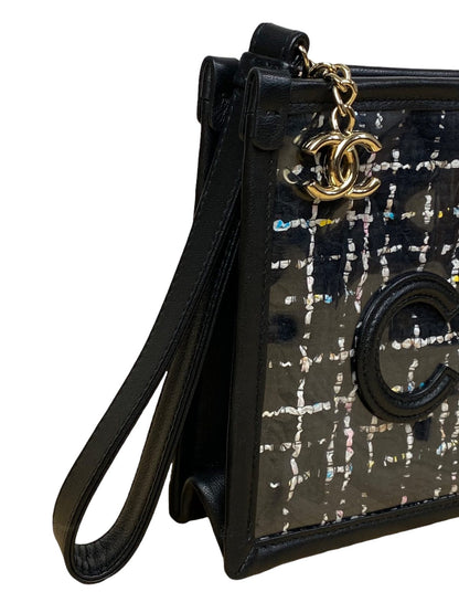 Chanel pochette logo.