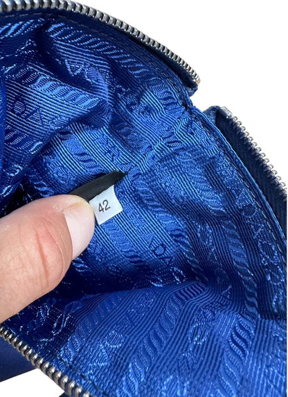 Prada porta telefono in nylon.